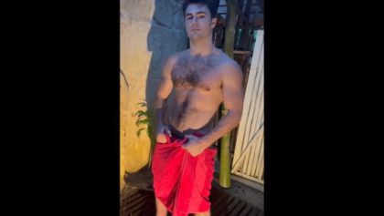 Having a quick shower outside – Levi Conely (leviconely) – OnlyGayPorn