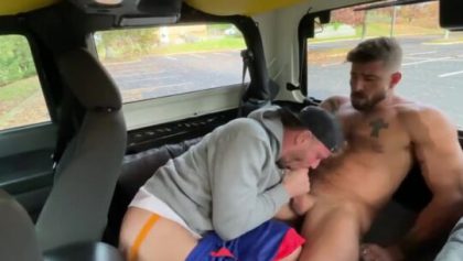 Gunnar Joseph drews_story615 gives Sean Maygers SeanMaygersXXX a blowjob – OnlyGayPorn