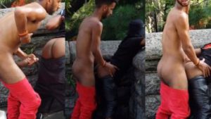 Drunk guys fuck on a public road – OnlyGayPorn