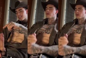 Jake Andrich (jakipz) jerks off dressed as a cowboy – OnlyGayPorn