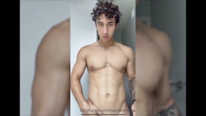 Being a tease with my towel after a shower – Evan Lamicella – OnlyGayPorn