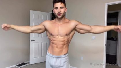 Flexing and showing off my muscles Dominick Nicolai dominicolai – OnlyGayPorn