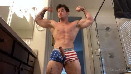 Derek Martin – Bathroom Flex and Jerk – OnlyGayPorn