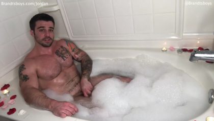 Jerking off in the bath and shooting a load over myself JordanxBrandt – OnlyGayPorn