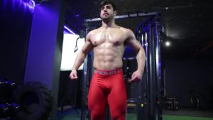 Rubbing oil over my body and working out at the gym pumpaction – OnlyGayPorn