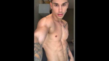 Showing off my body and ass – piquezika – OnlyGayPorn