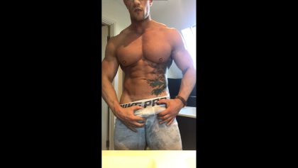 Showing off my muscles in my underwear Charlie London – OnlyGayPorn