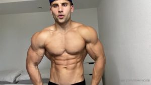 Showing off my muscular arms and legs Dominick Nicolai dominicolai – OnlyGayPorn