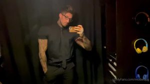 Slowly stripping and showing off my muscles Modeldpg – OnlyGayPorn