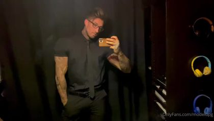 Slowly stripping and showing off my muscles Modeldpg – OnlyGayPorn