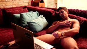Watching porn and jerking off Brett King – OnlyGayPorn