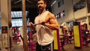 Working out hard at the gym Brett King – OnlyGayPorn